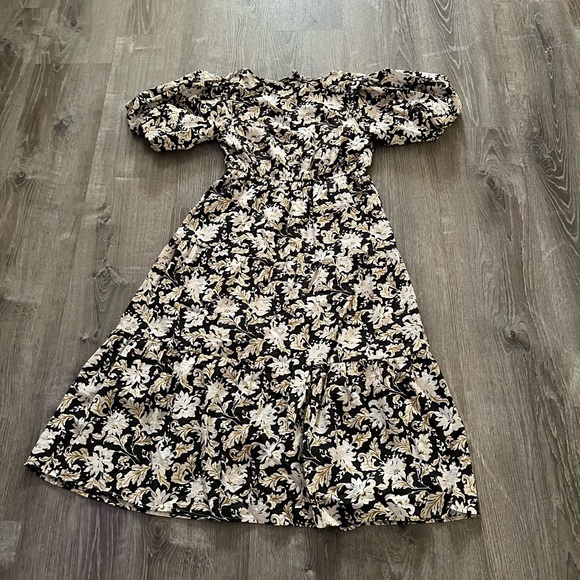 Moon River Cut Out Halter Floral Print Midi Dress - Picture 3 of 7